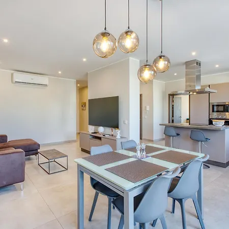 Mareluce - Penthouse In By Solea Homes * Слима