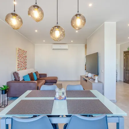 Mareluce - Penthouse In By Solea Homes 아파트 *